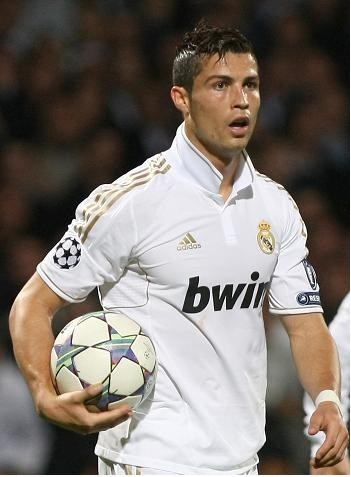 利物浦发角球期间 萨拉赫和亨德森聊了很久