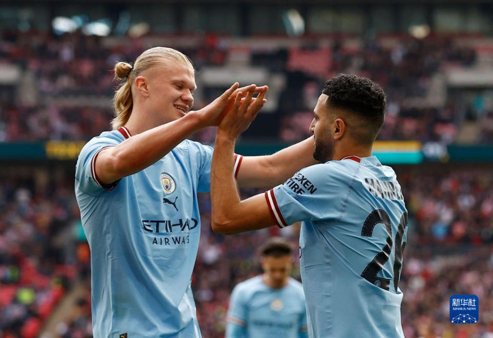 球星晒更衣室照，队内氛围引关注