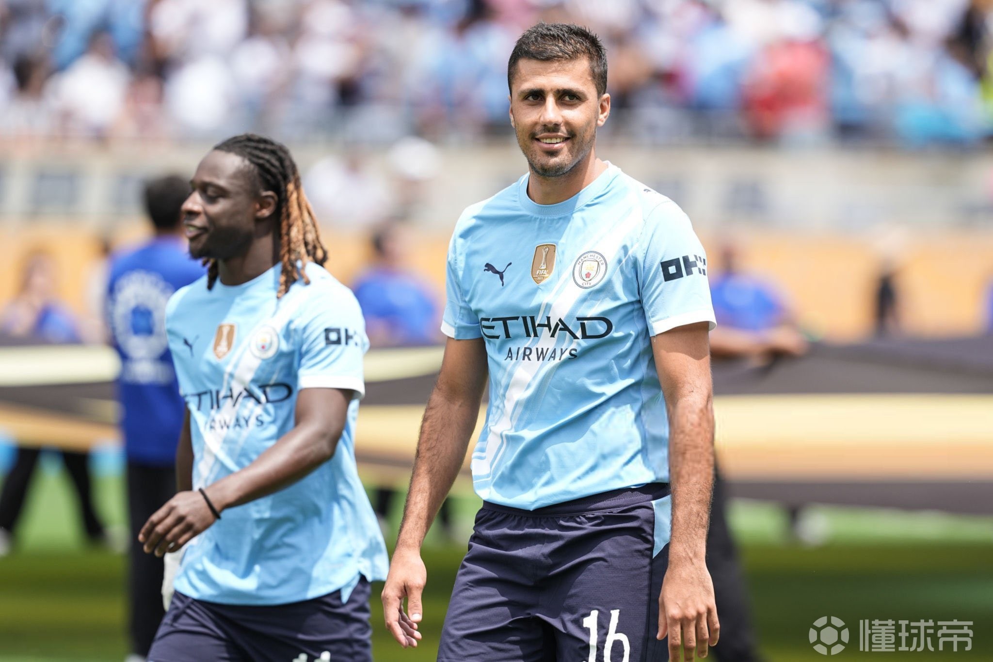 佩莱格里尼：塞维利亚落后时球迷往球场投掷杂物，这样不对