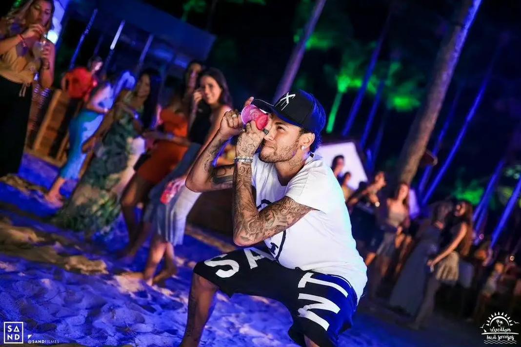 布斯克茨谈退役：我知道时间不多了，参与俱乐部成长是荣幸（布斯克茨谈挂靴：自知时光有限，能与俱乐部一同成长深感荣幸）