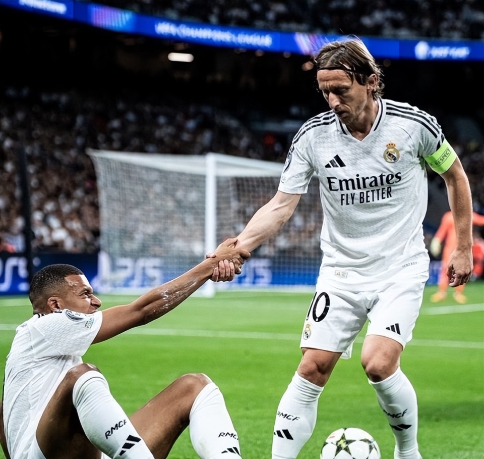 官方：阿德莱德联女足多人患流感，与墨尔本城的比赛推迟（官方通报：阿德莱德联女足多名球员染流感，对阵墨尔本城比赛延期）