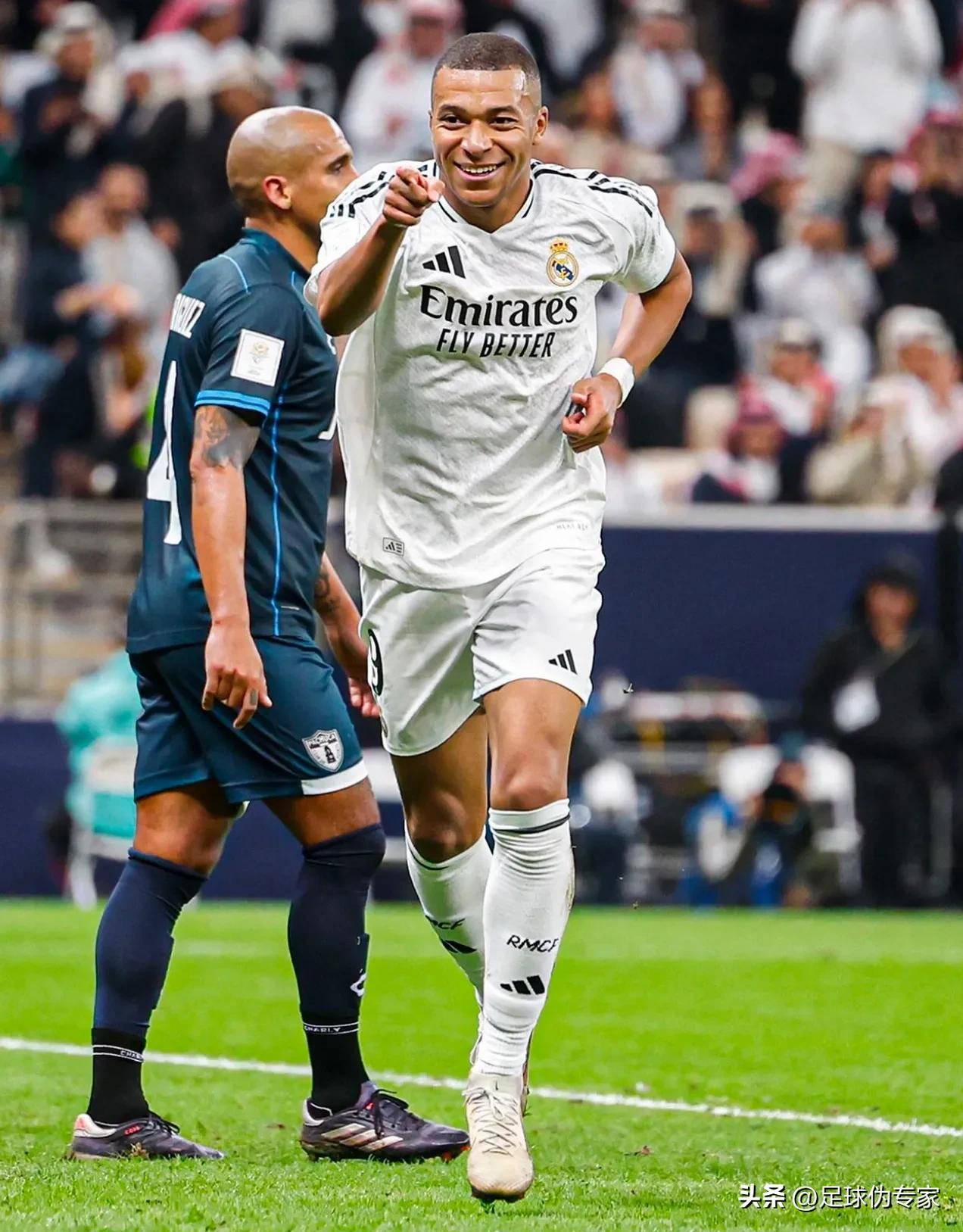 西媒曝亚马尔夜店通宵聚会：参加者不准带手机，女孩可进包厢（西媒称亚马尔通宵赴夜店：现场禁带手机，女性可入包厢）