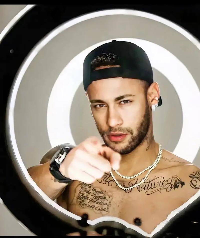 替补上阵，国米两位小将斯皮纳塞和博沃上演一线队首秀