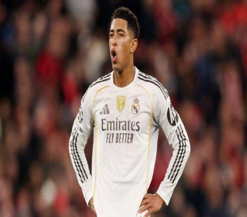 葡萄牙中场米德当选U17世界杯MVP，哈维为他颁奖