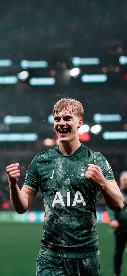 外媒：马拉多纳的宝马i8进行拍卖，起拍价1万欧元