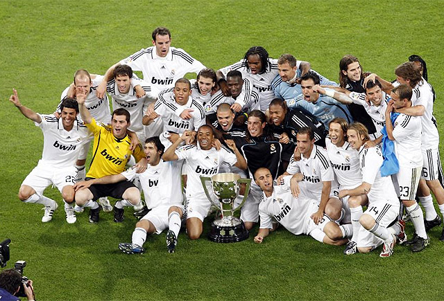 足球报：莱昂纳多+李新翔均有望出战英博，海港不败即加冕（足球报：莱昂纳多李新翔有望迎战英博 海港不败即可封王）