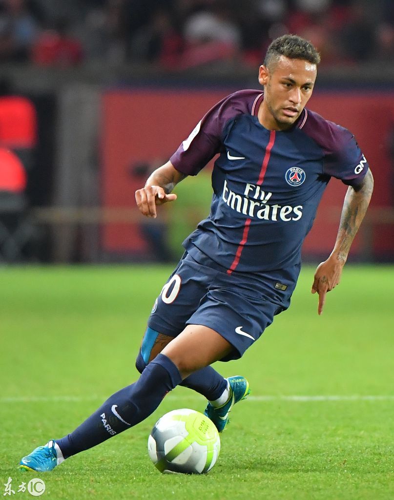 2025／26赛季俱乐部引援花费排名：利物浦以4.83亿欧的引援费用排名第一，英超俱乐部多达9家（2025／26赛季引援支出榜：利物浦以4.83亿欧居首，英超球队占据9席）