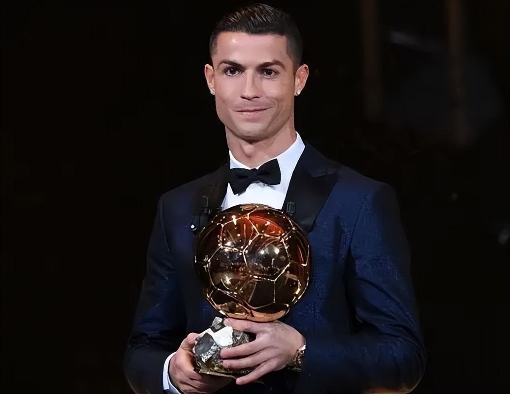 曼城主场对阵桑德兰，主场优势明显，福登状态火热，预计全取三分。