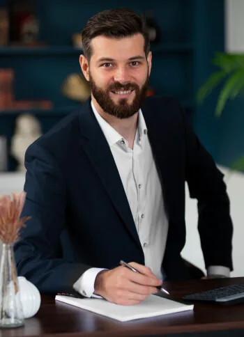 Our Financial Experts The Team  Member Solution. - 纬来体育APP